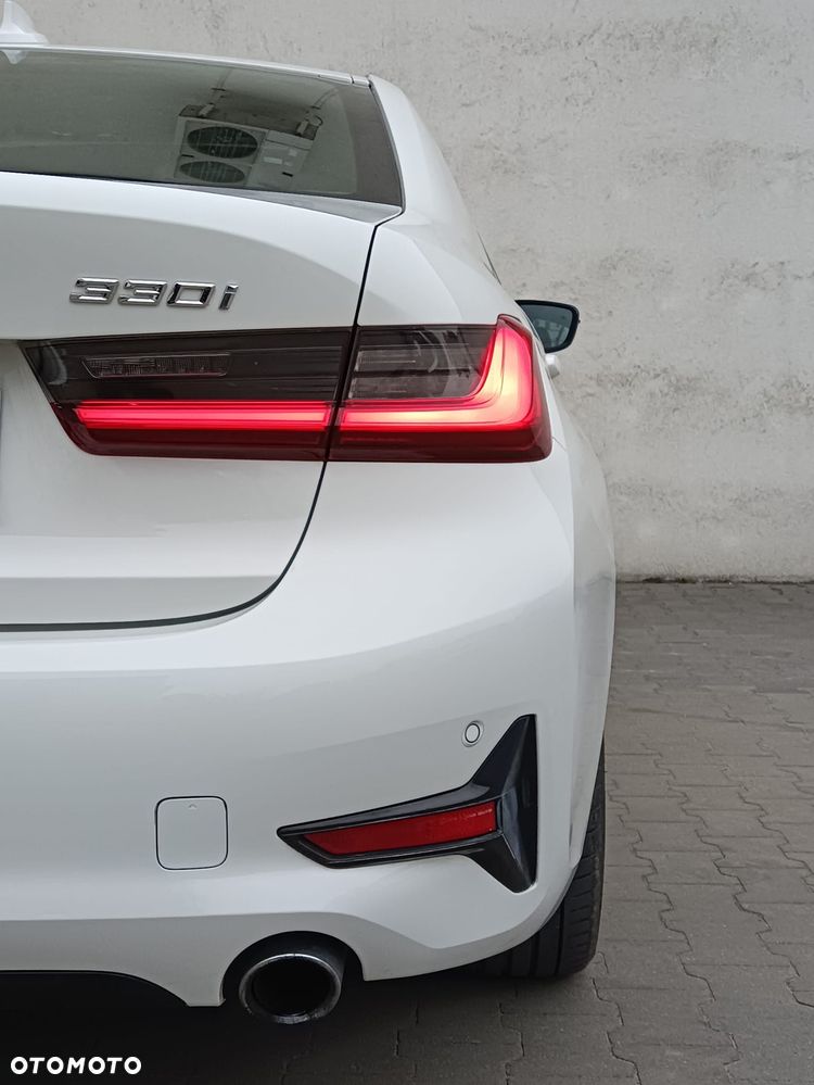 BMW Seria 3 330i xDrive Sport Line - 11