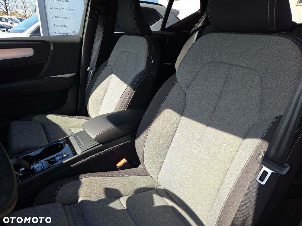 Volvo XC 40 B4 Plus Dark - 23