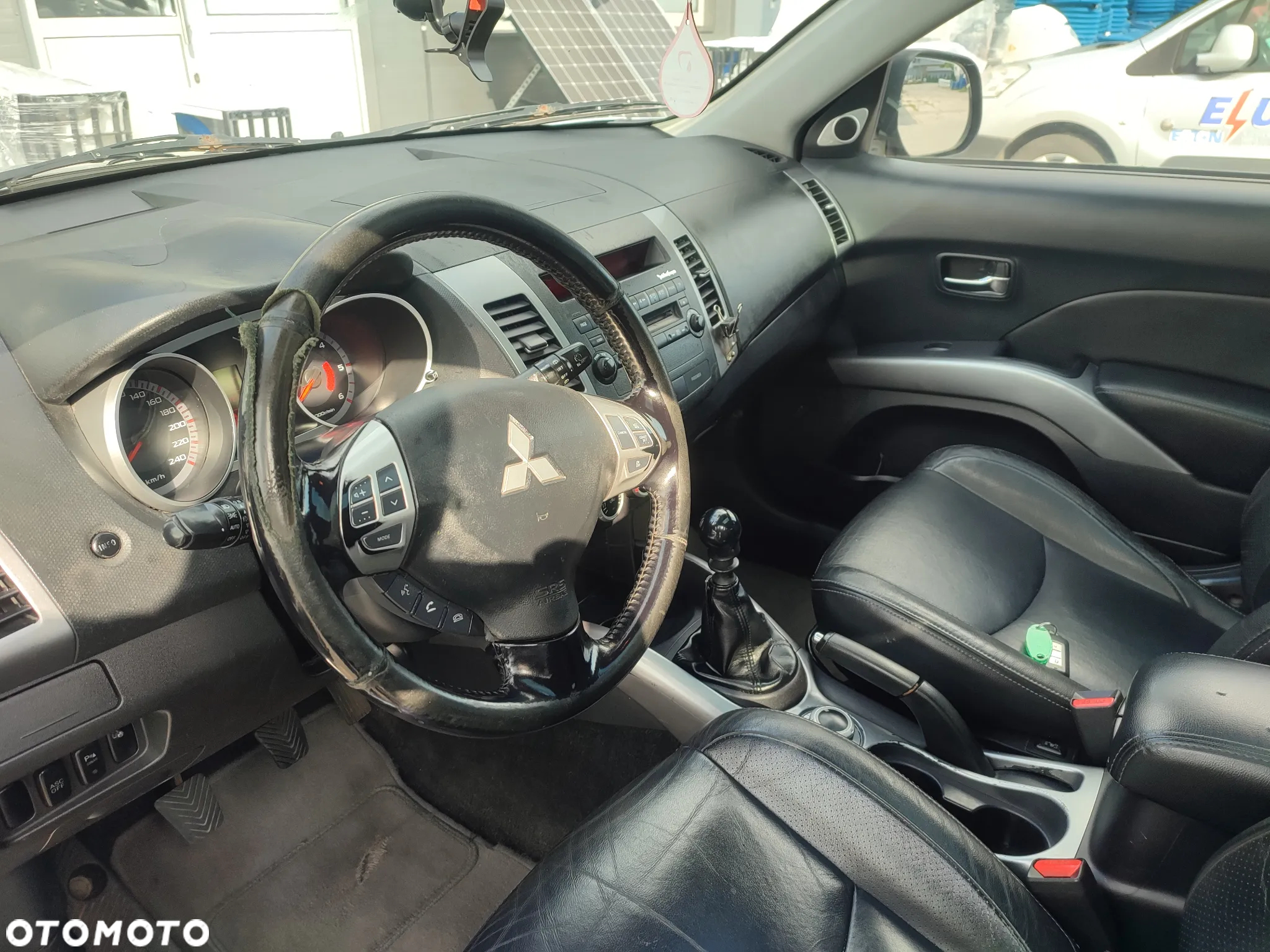 Mitsubishi Outlander - 11