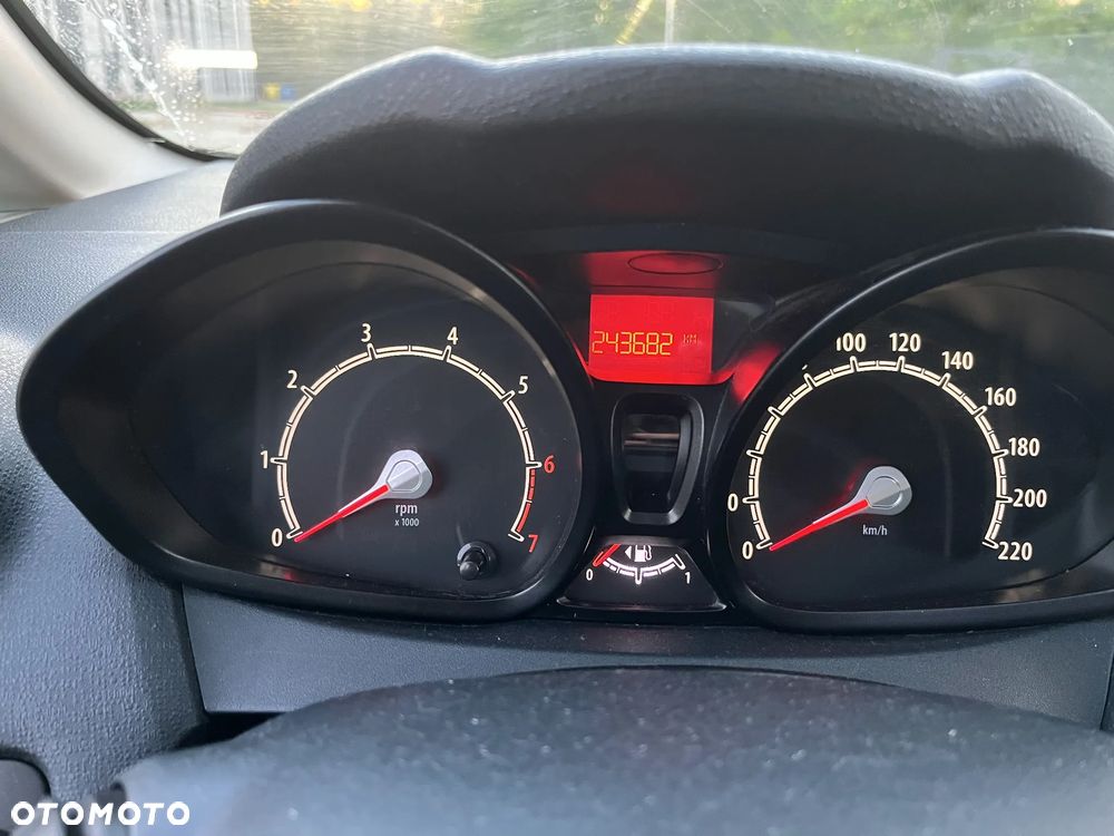 Ford Fiesta 1.4 Trend - 11