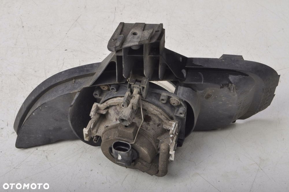 MAZDA MPV II HALOGEN PRAWY - 6