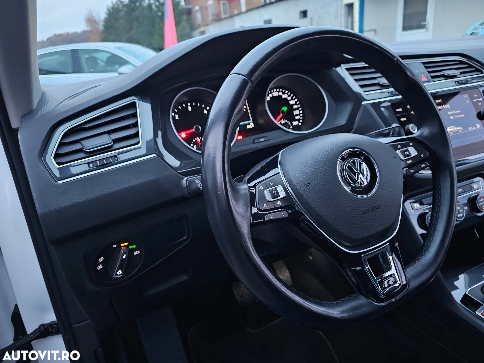 Volkswagen Tiguan 2.0 TDI SCR DSG R-Line - 40