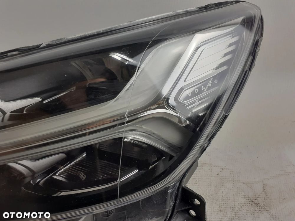 Lampa Volvo XC40 prawa Mid led 31655635 - 3