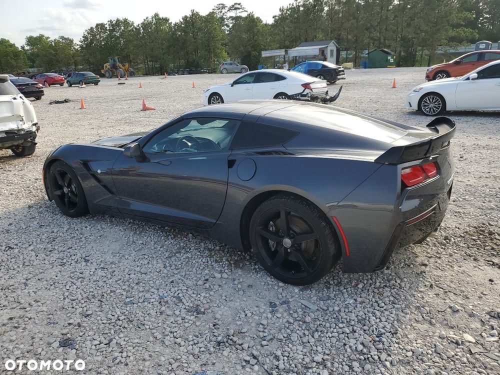 Chevrolet Corvette - 3