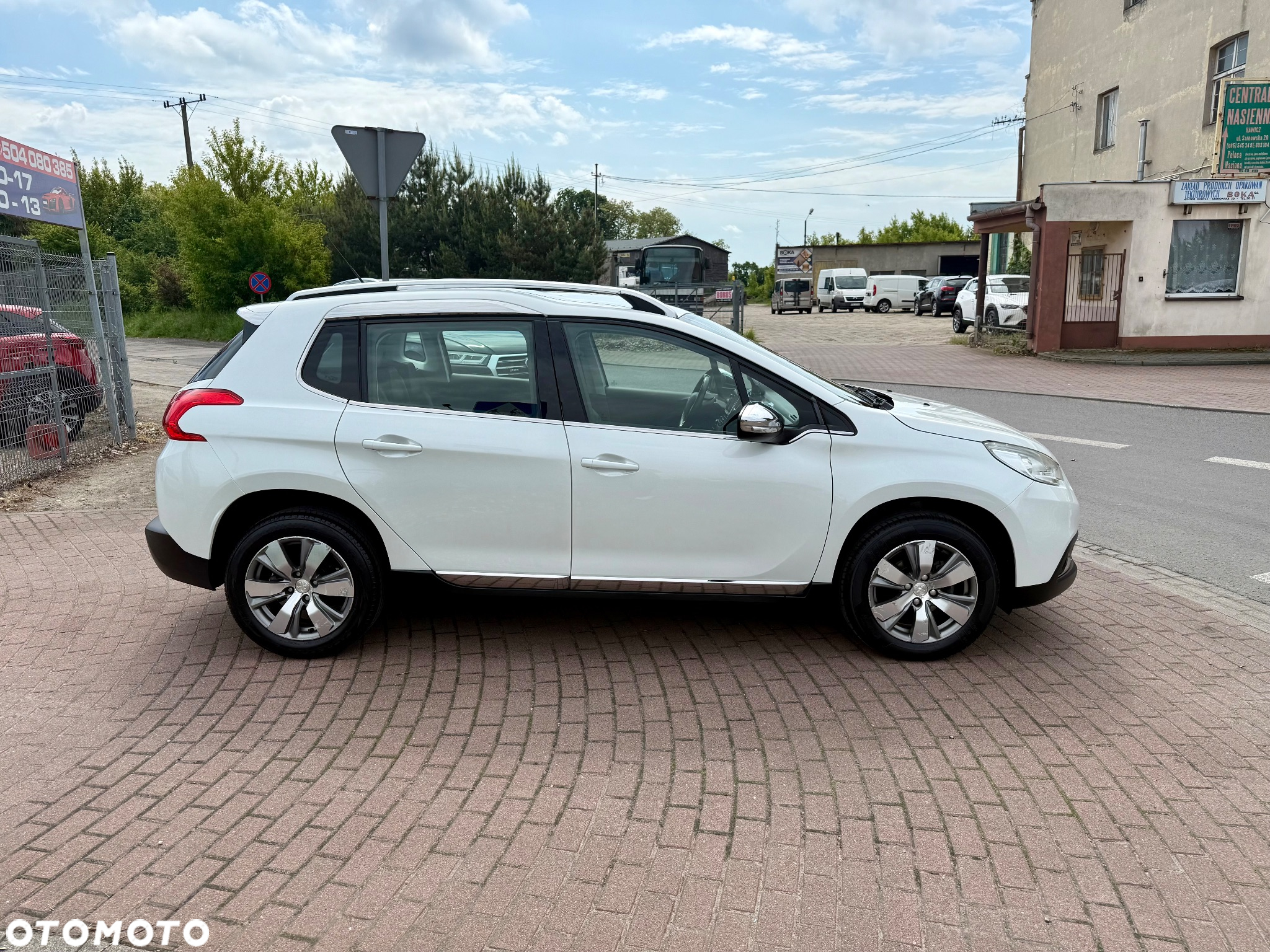 Peugeot 2008 1.6 e-HDi Allure S&S - 20