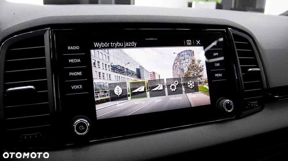 Skoda Karoq 2.0 TDI SCR 4x4 Sportline DSG - 36