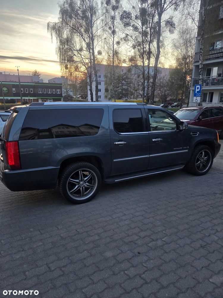 Cadillac Escalade - 4