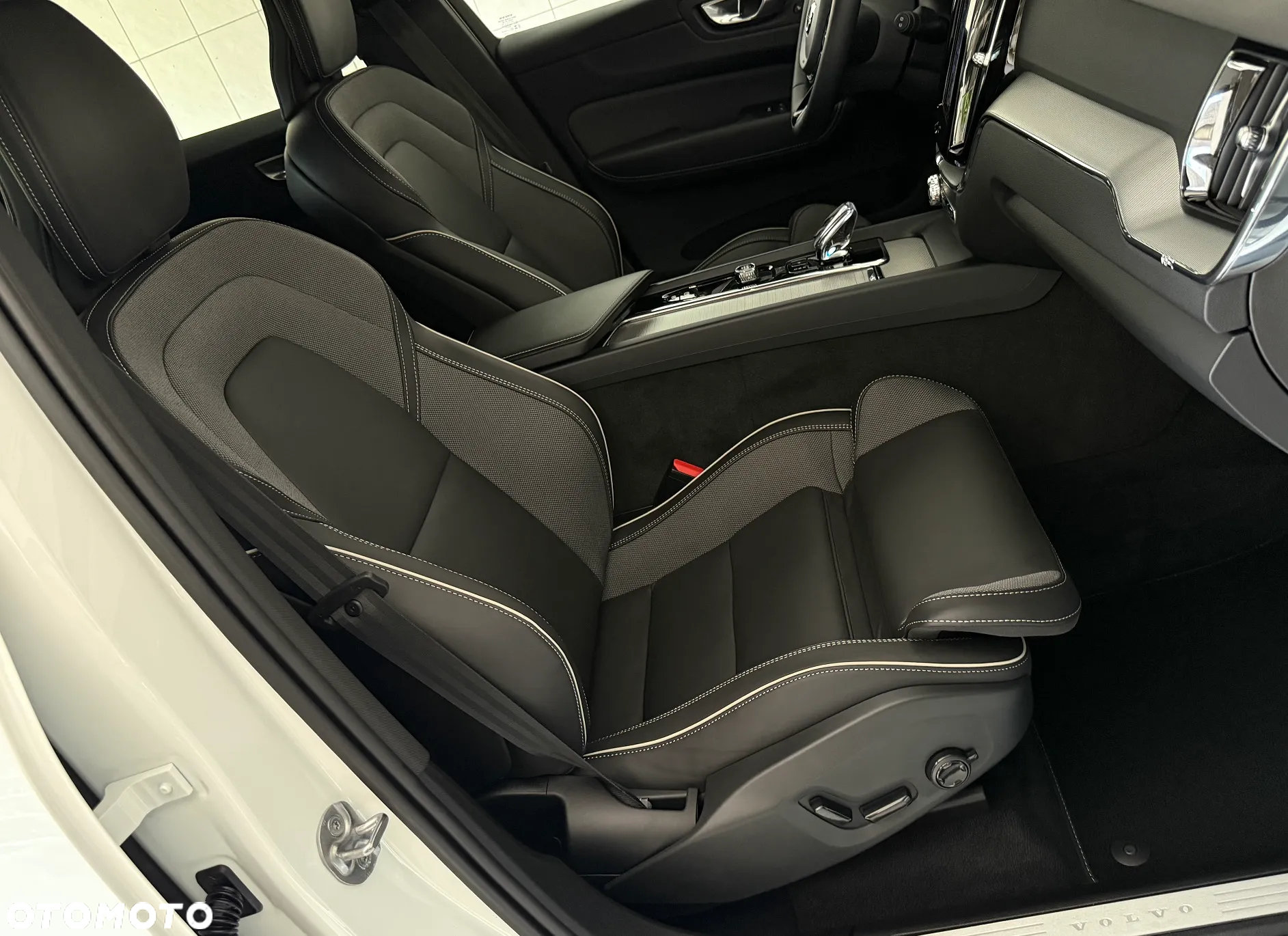 Volvo XC 60 B4 D AWD Plus Dark - 10