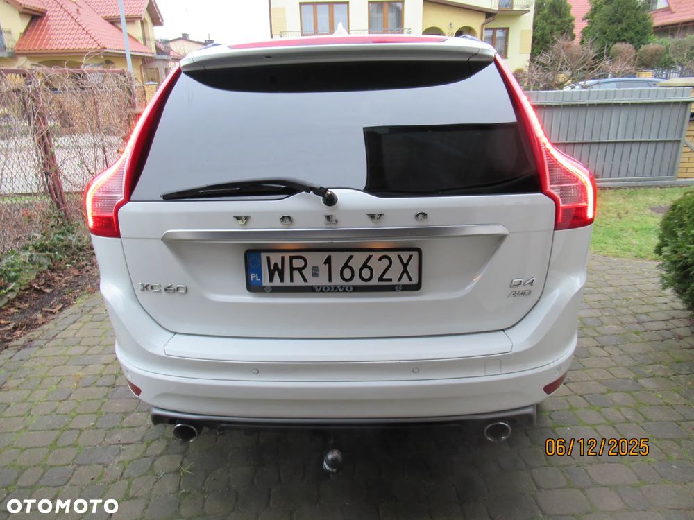 Volvo XC 60 D4 AWD R-Design Momentum - 10