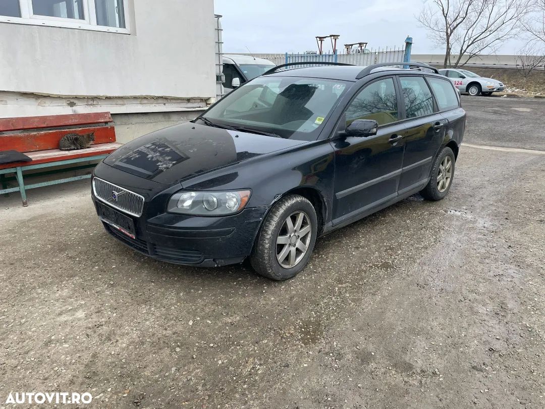 Dezmembrez piese Volvo V50 - 1