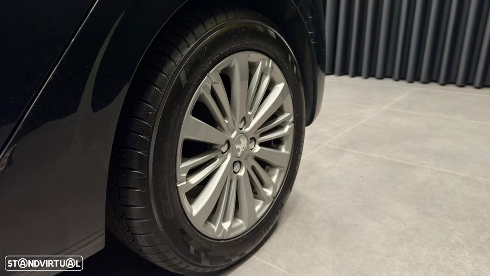 Peugeot 208 1.2 VTi SE Style - 3