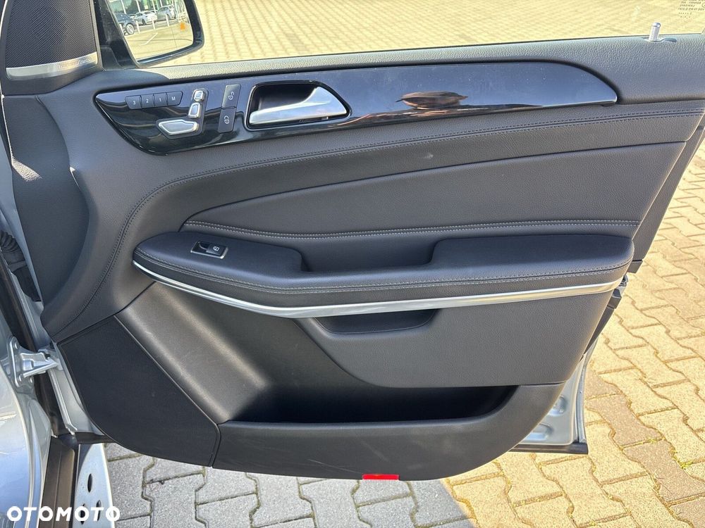 Mercedes-Benz GLS - 20