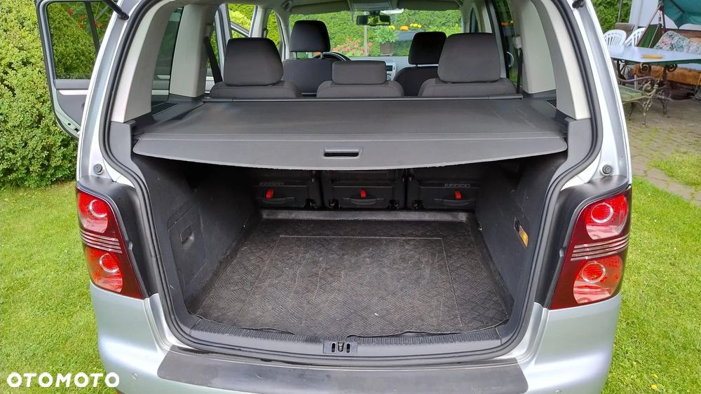 Volkswagen Touran - 15