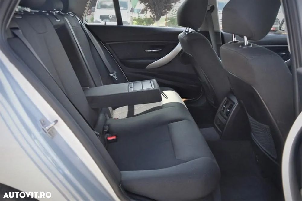 BMW Seria 3 318d - 11