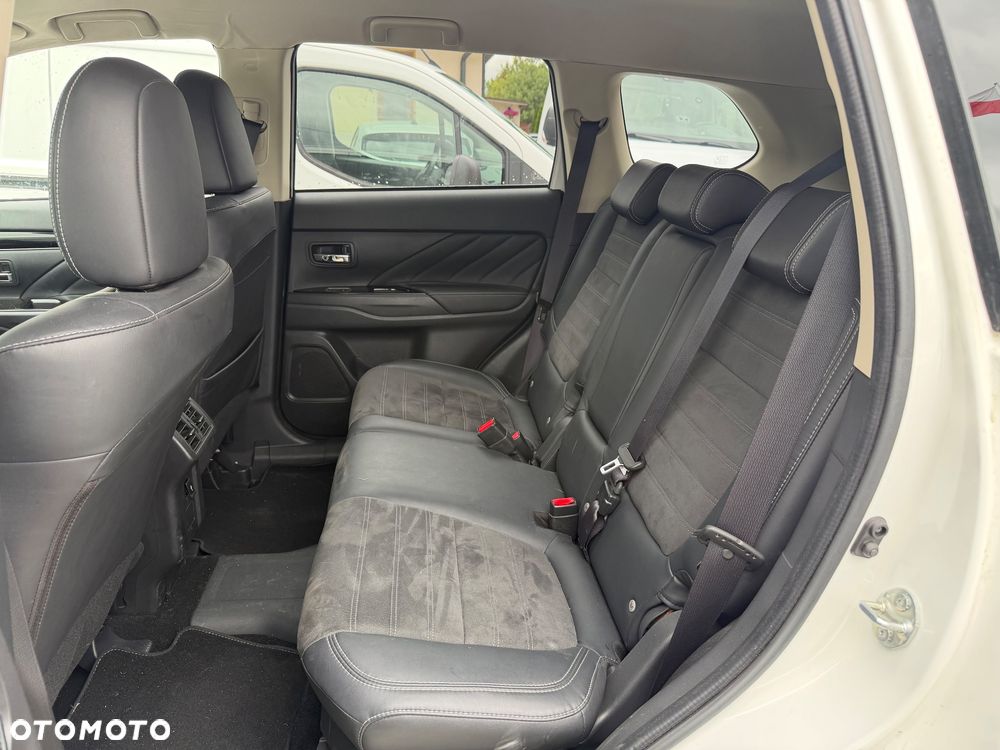 Mitsubishi Outlander 2.4 4WD Diamant - 20