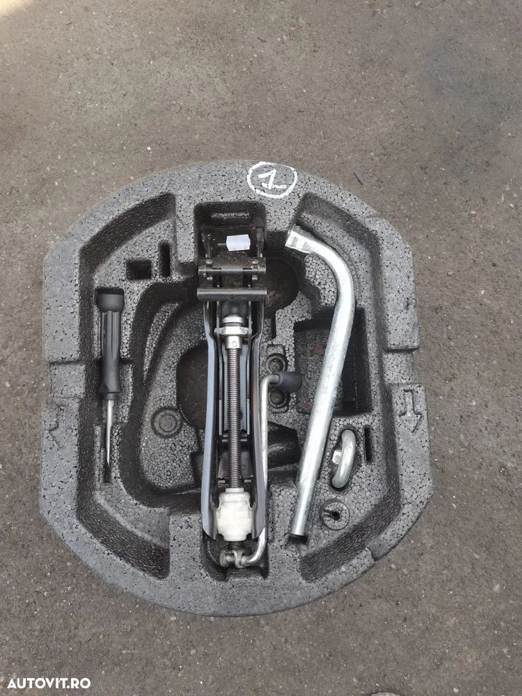 Kit complet cheie,cric,cui tractare,suport pentru gama VW - 1