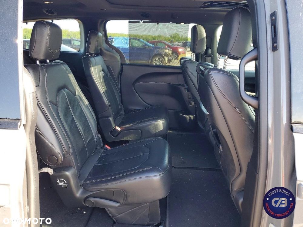 Chrysler Pacifica - 8