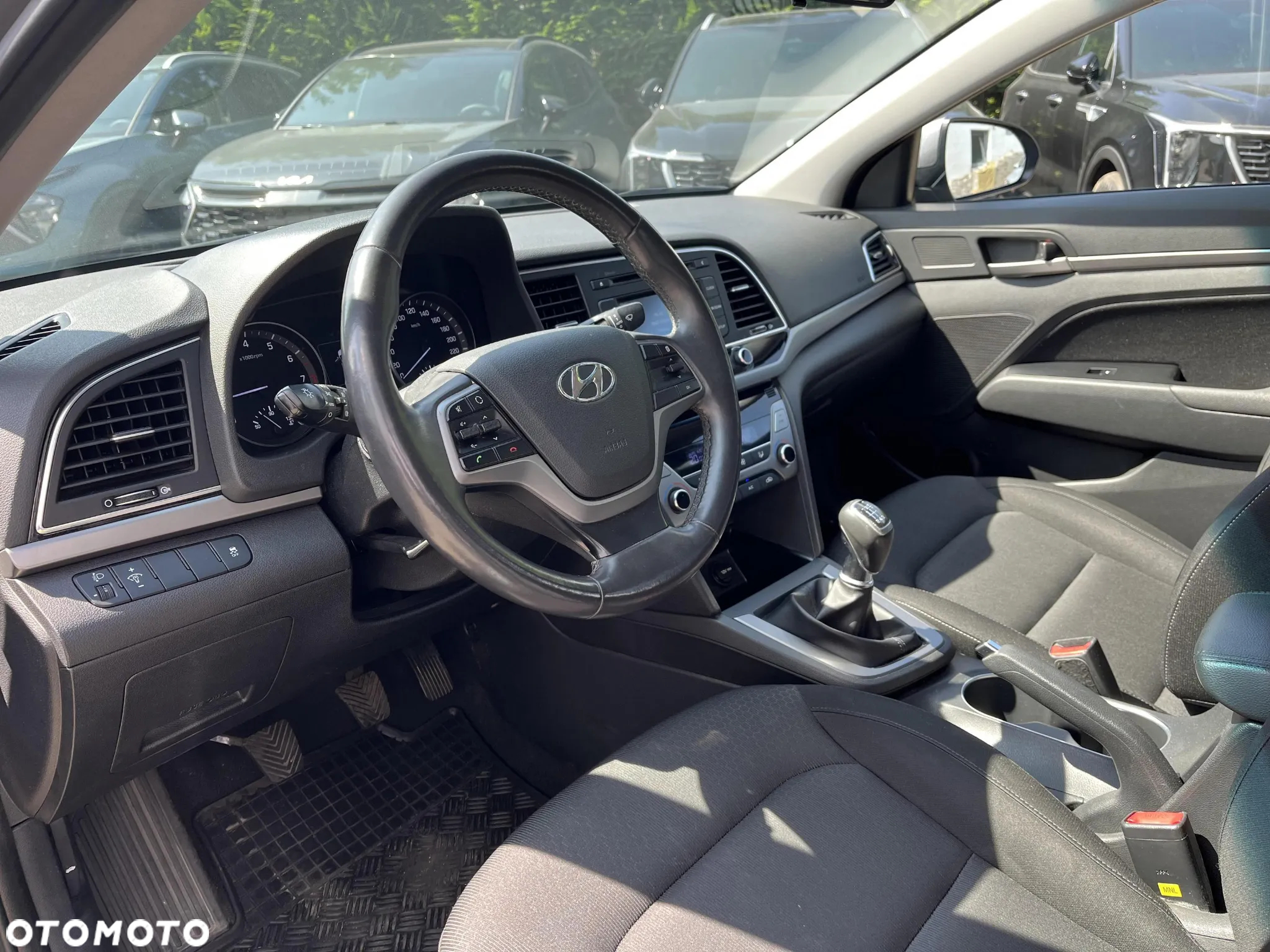 Hyundai Elantra 1.6 Comfort - 9