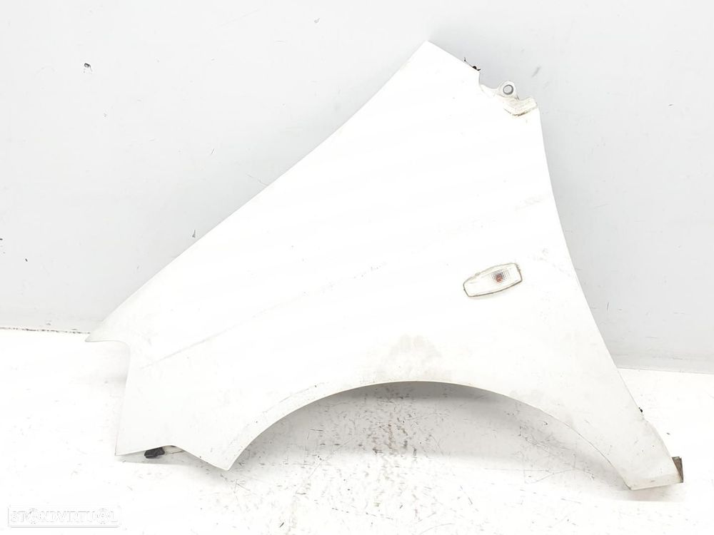 GUARDA-LAMAS FRENTE ESQUERDO HYUNDAI GETZ TB - 1