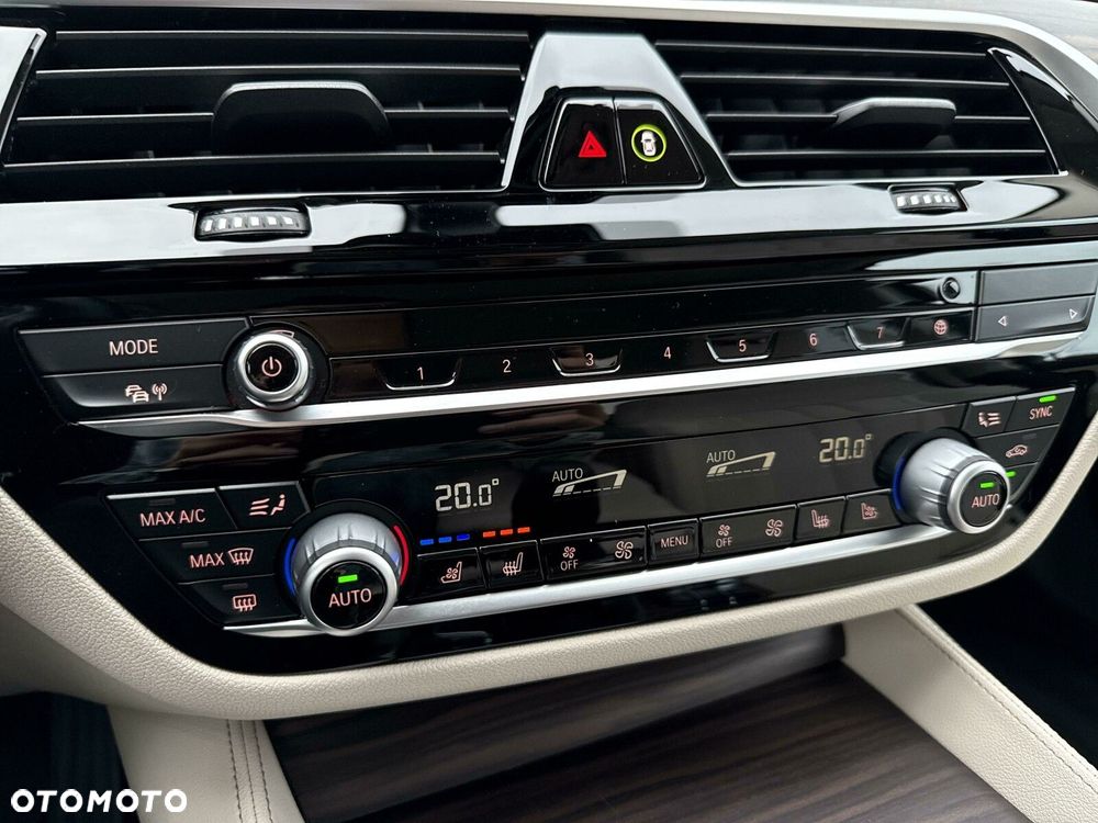 BMW Seria 5 530i xDrive Luxury Line - 24