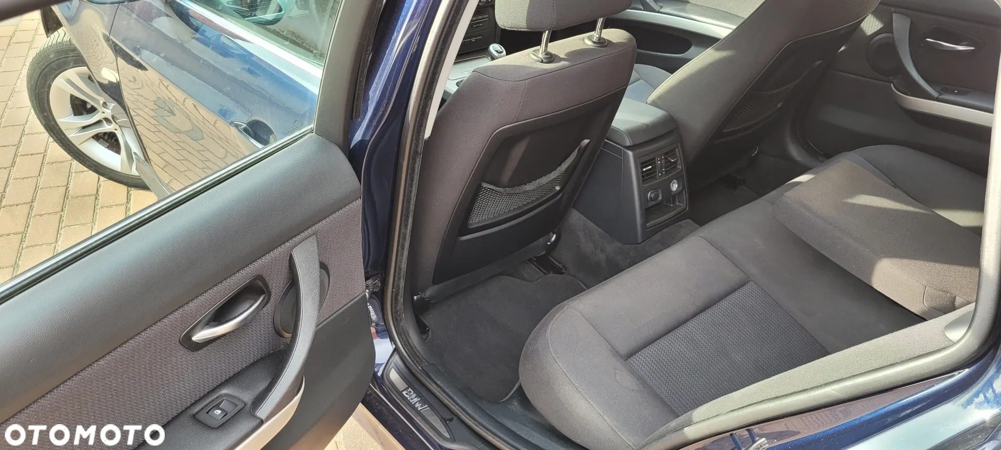 BMW Seria 3 318i Touring - 13