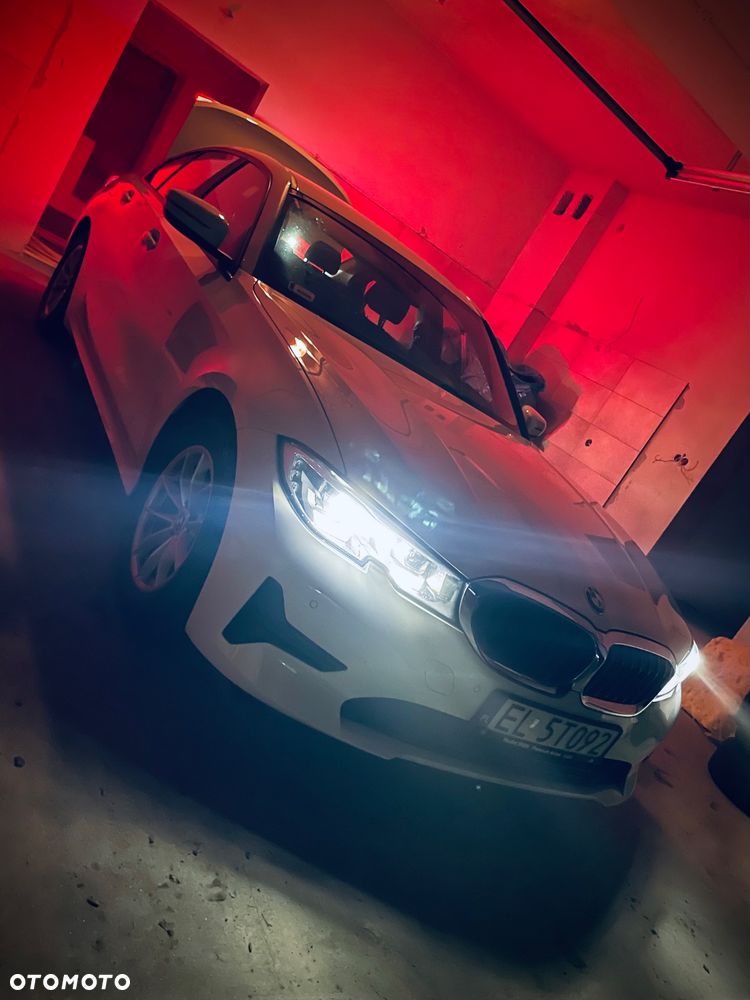 BMW Seria 3 318d - 15