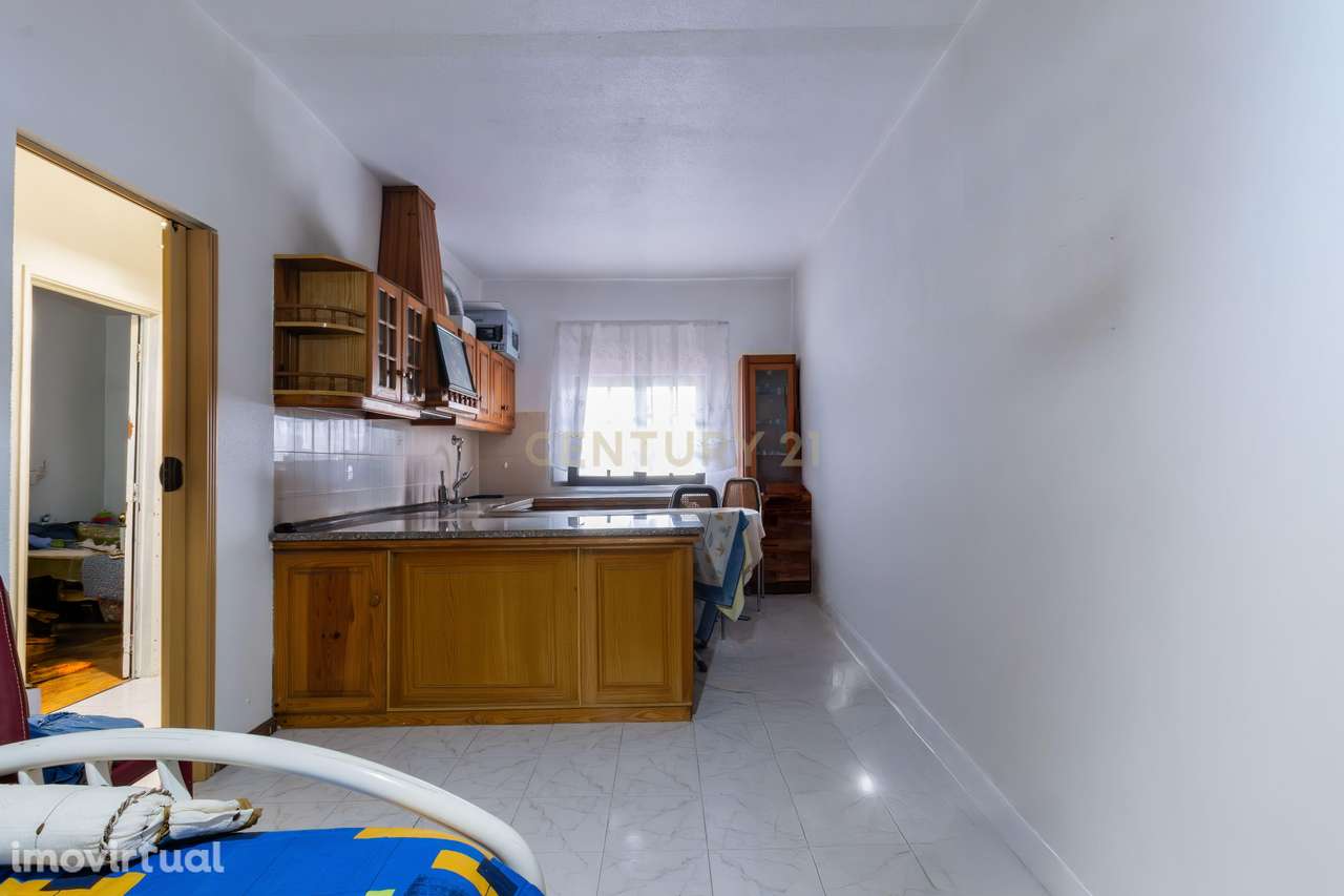 Venda de Moradia, Comércio e Oficina Automóvel na Marinha Grande - Grande imagem: 3/31