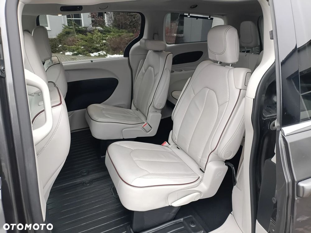 Chrysler Pacifica - 12