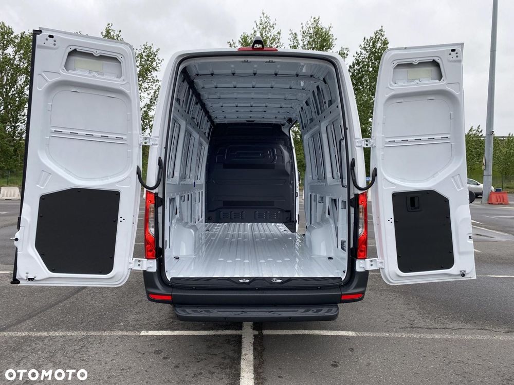 Mercedes-Benz Sprinter - 20