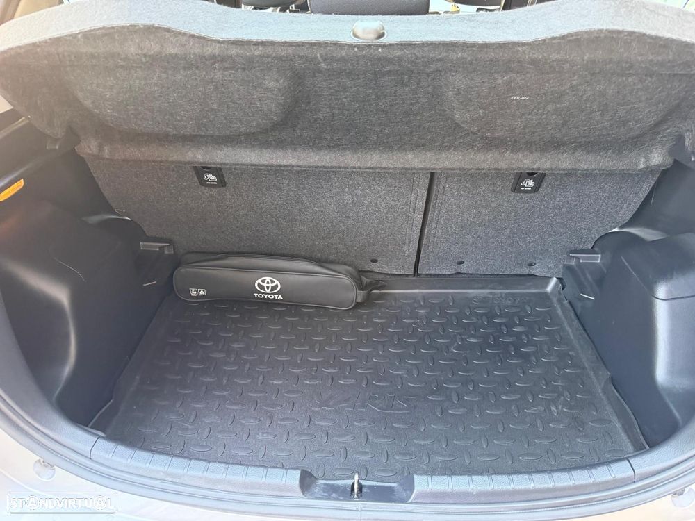 Toyota Yaris 1.5 HSD Comfort +P.Style+P.Techno - 18