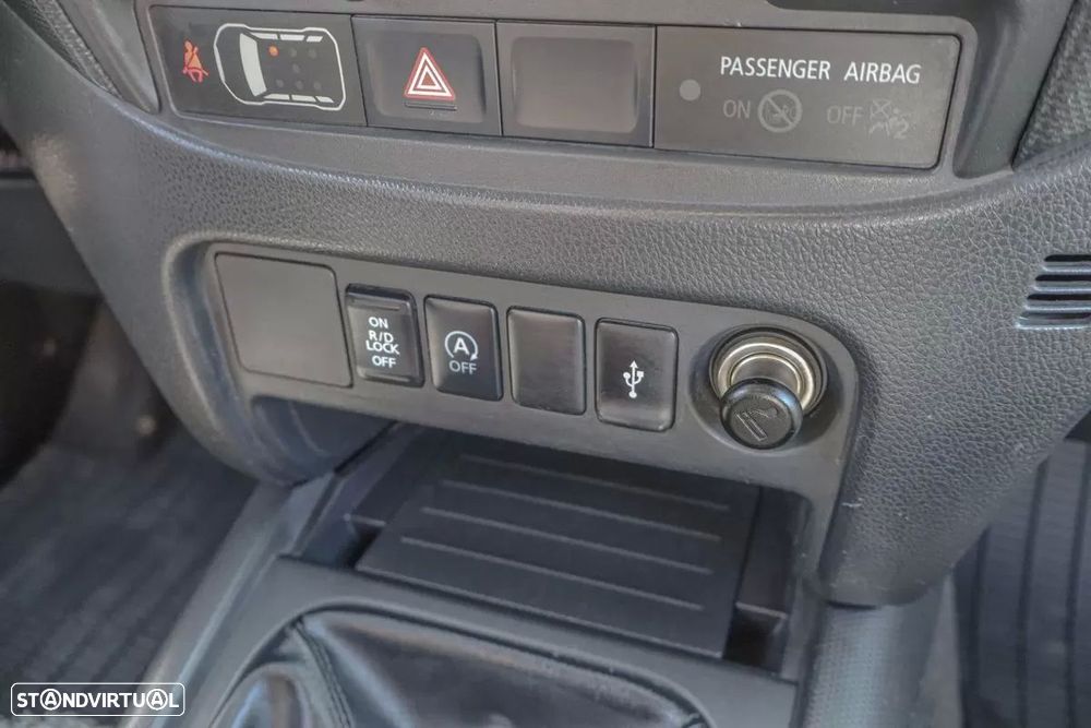 Mitsubishi L200 2.3 DI-D Club Invite Strakar Look 4WD - 18