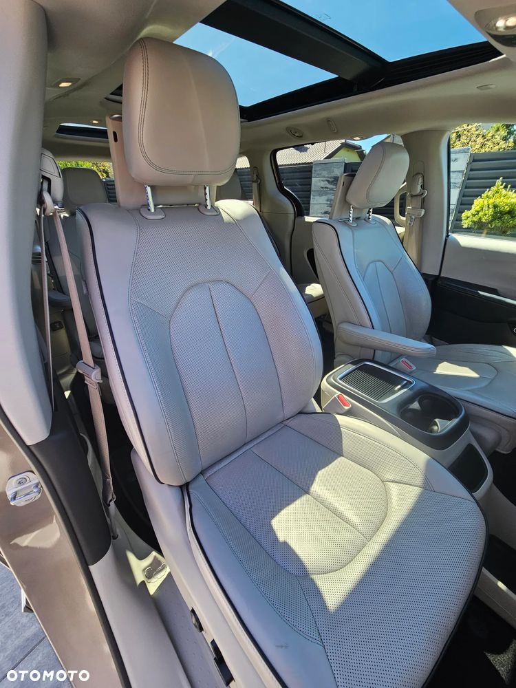 Chrysler Pacifica - 15