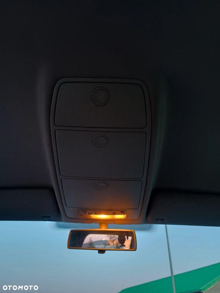 Volkswagen Touran 1.9 TDI Highline - 9