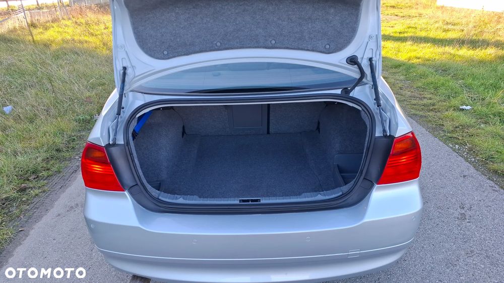 BMW Seria 3 320i - 28