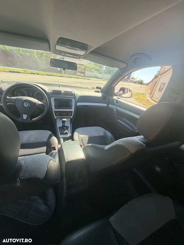Skoda Octavia 2.0 TDI RS DSG - 7