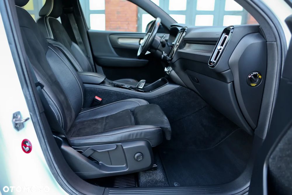 Volvo XC 40 D4 AWD Geartronic R-Design - 26