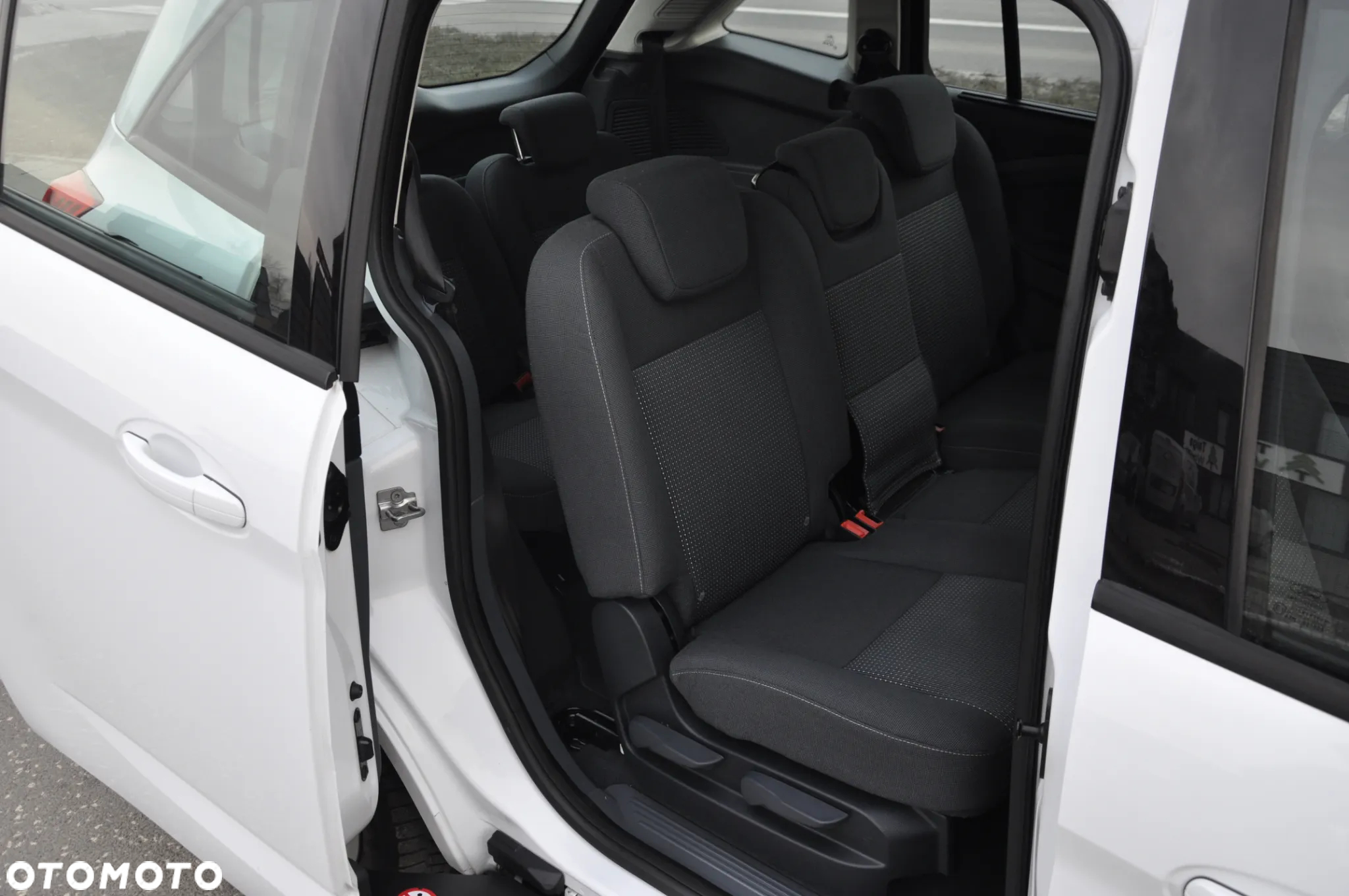 Ford Grand C-MAX 2.0 TDCi Champions Edition - 16