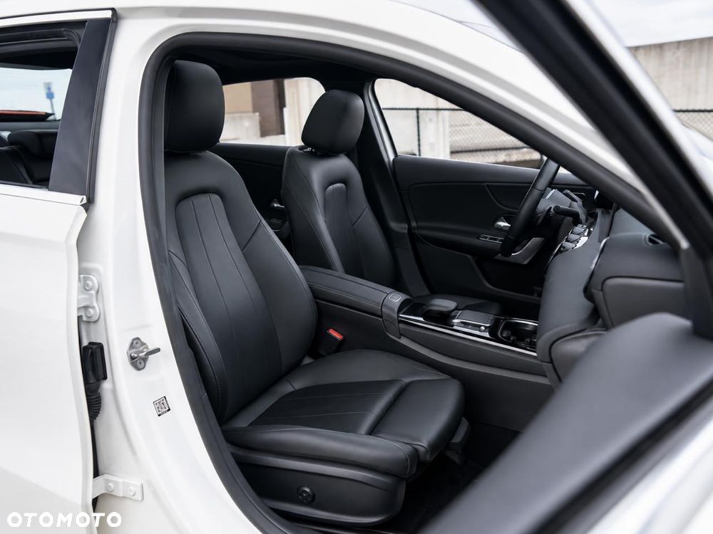 Mercedes-Benz Klasa A 220 4Matic 7G-DCT - 23