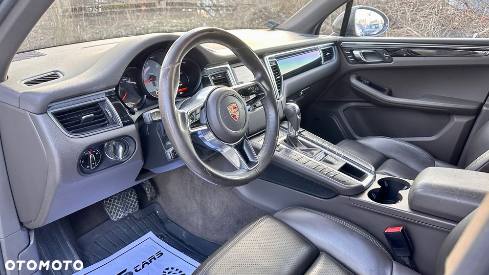 Porsche Macan - 24