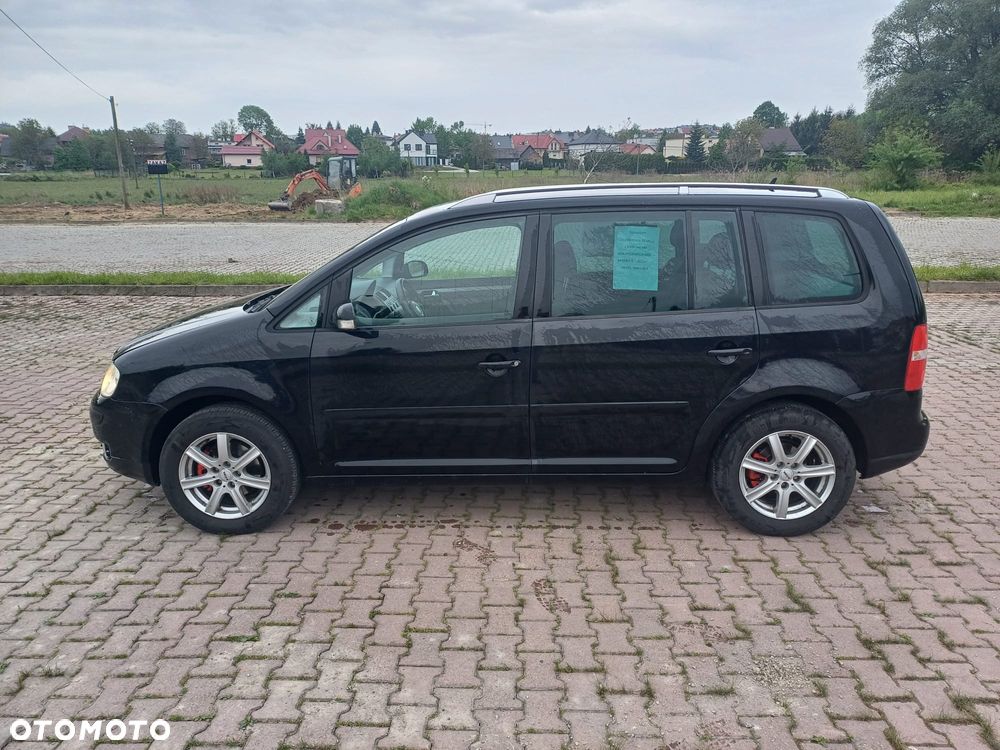 Volkswagen Touran 2.0 TDI Q-Line - 2