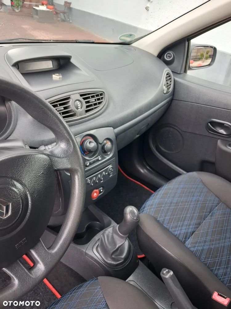 Renault Clio - 12