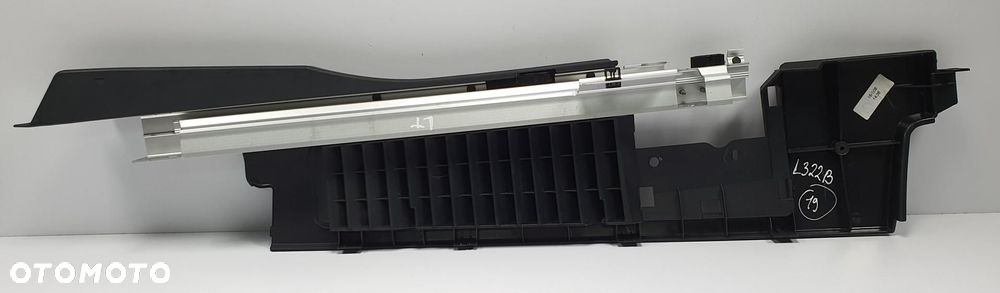 UCHWYT MOCOWANIE PÓŁKI TYŁ RANGE ROVER III L322 - 3