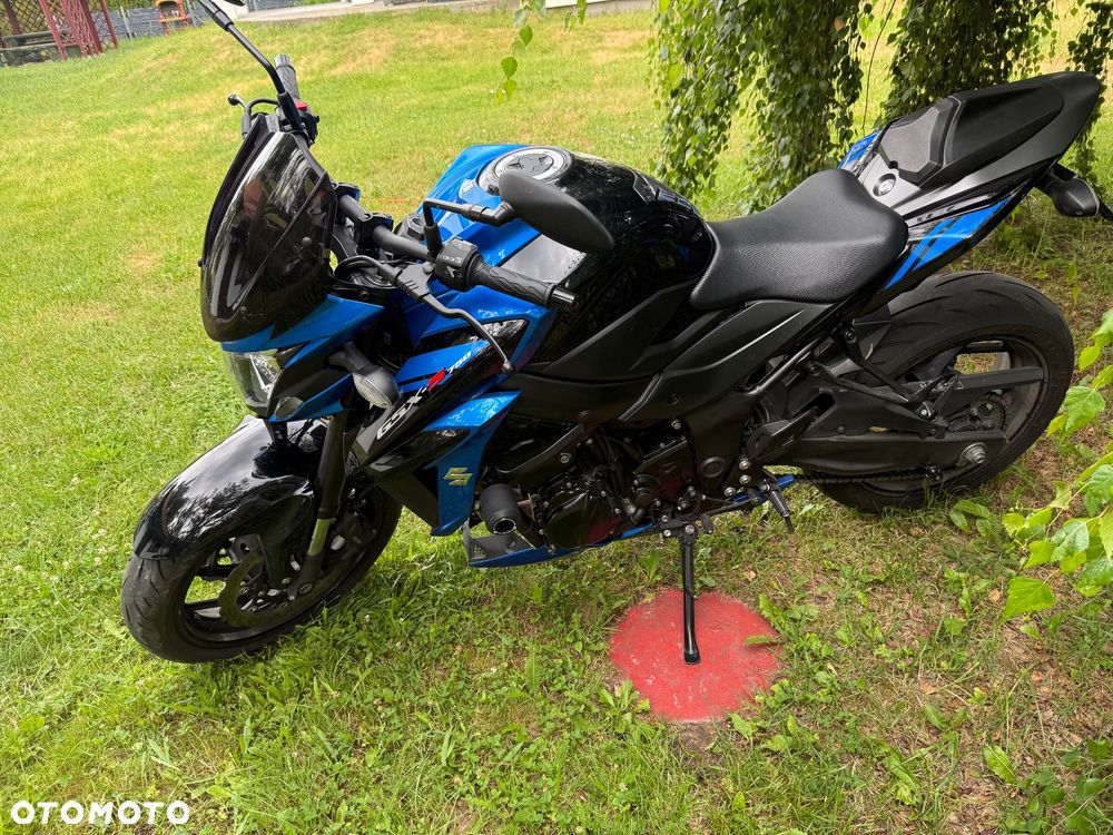 Suzuki GSX - 7