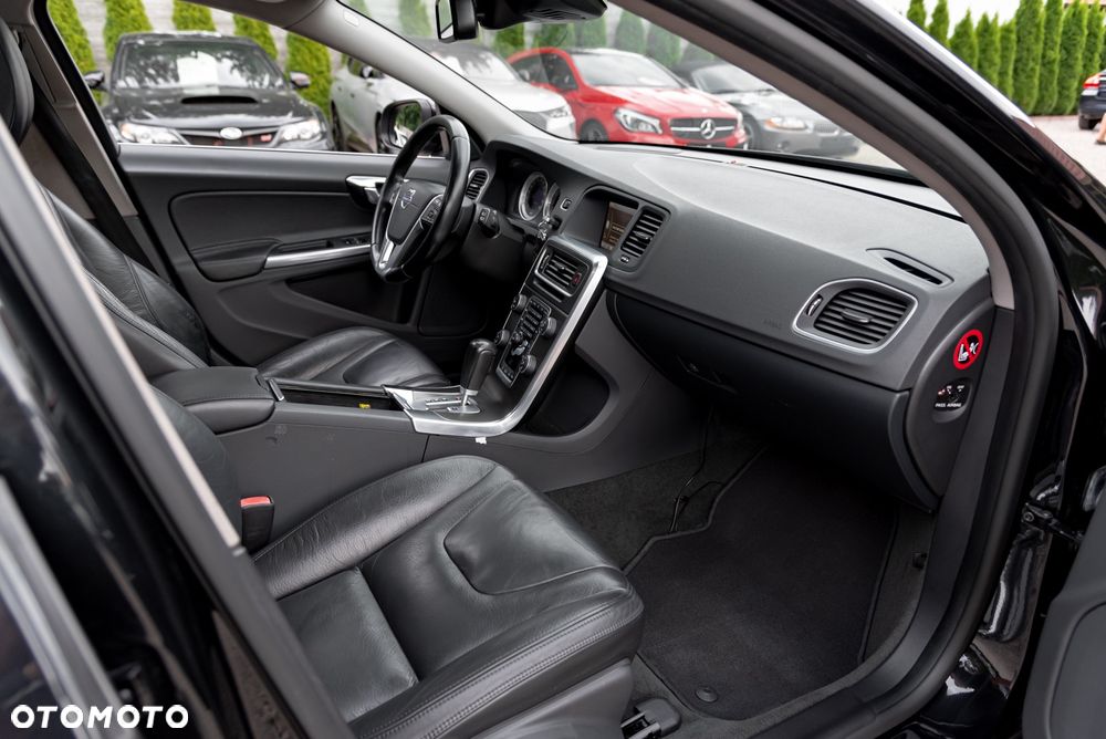 Volvo V60 T6 AWD Geartronic Summum - 23