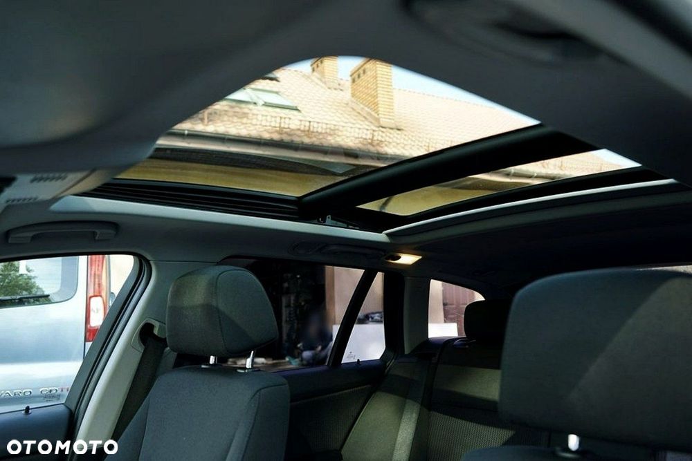 BMW Seria 3 318i - 30