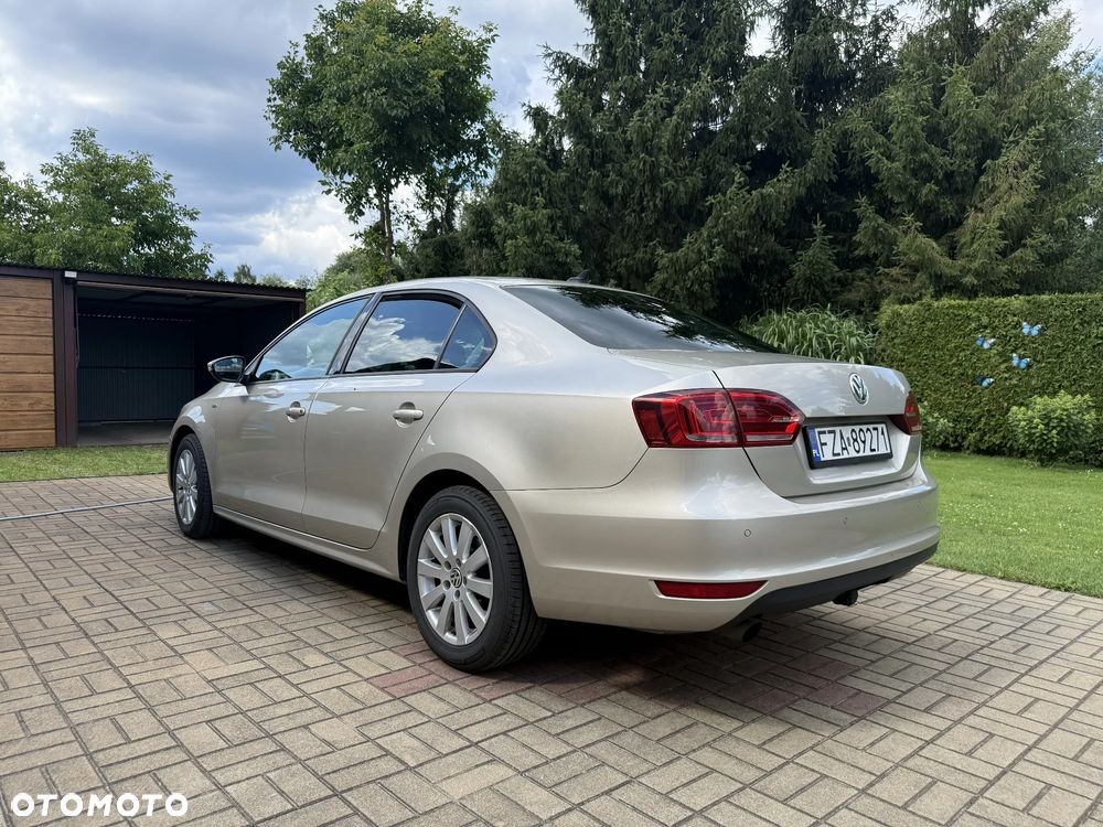 Volkswagen Jetta 1.6 TDI Highline DSG - 3