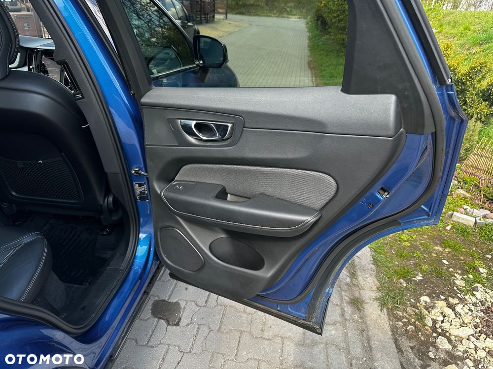 Volvo XC 60 B4 D R-Design - 13