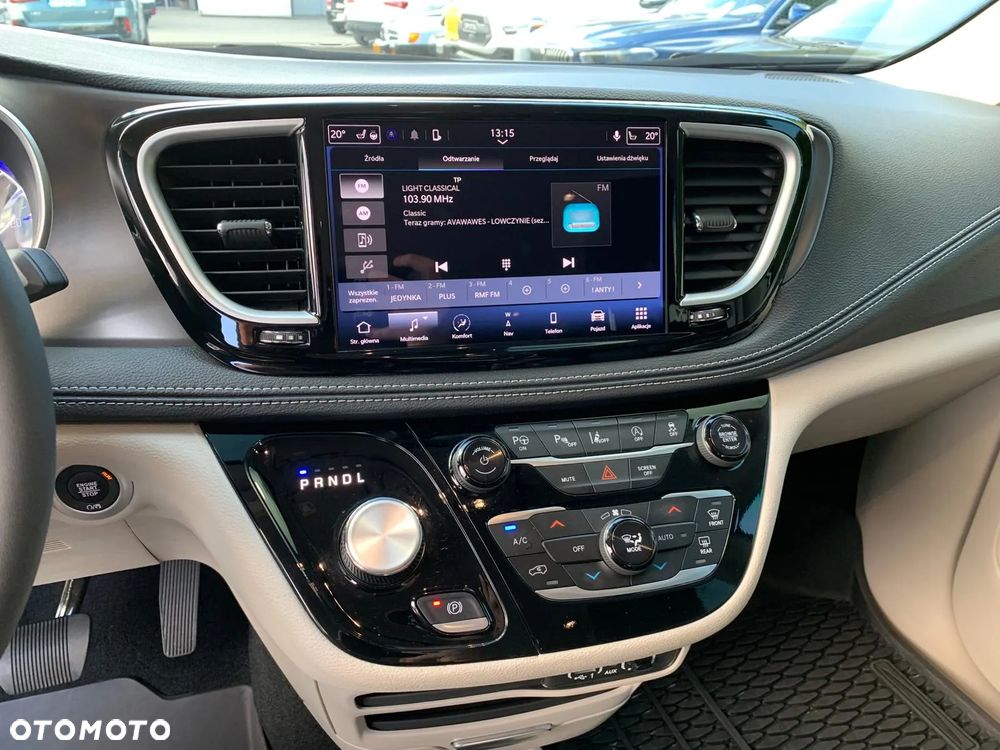 Chrysler Pacifica - 10
