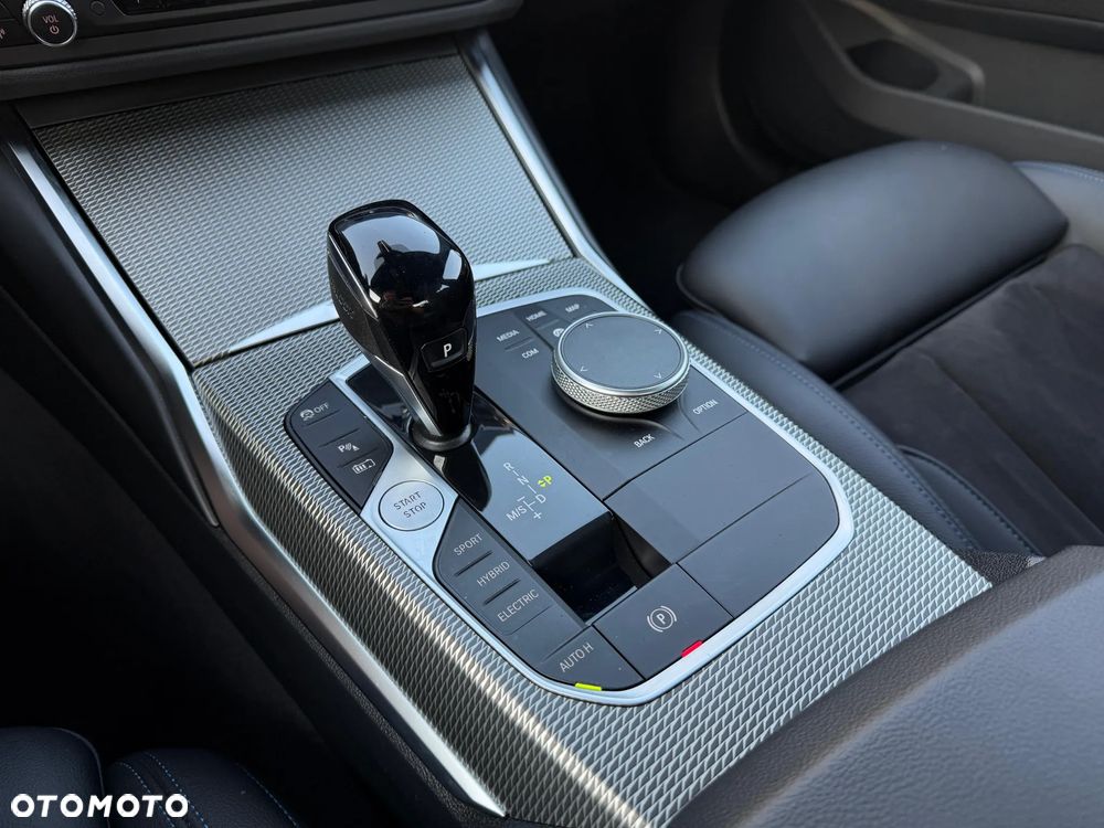 BMW Seria 3 330e M Sport sport - 12