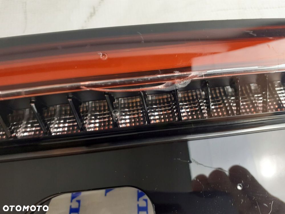Lampa tylna lewa Volvo C40 w klapę 2021r. EUROPA. - 2